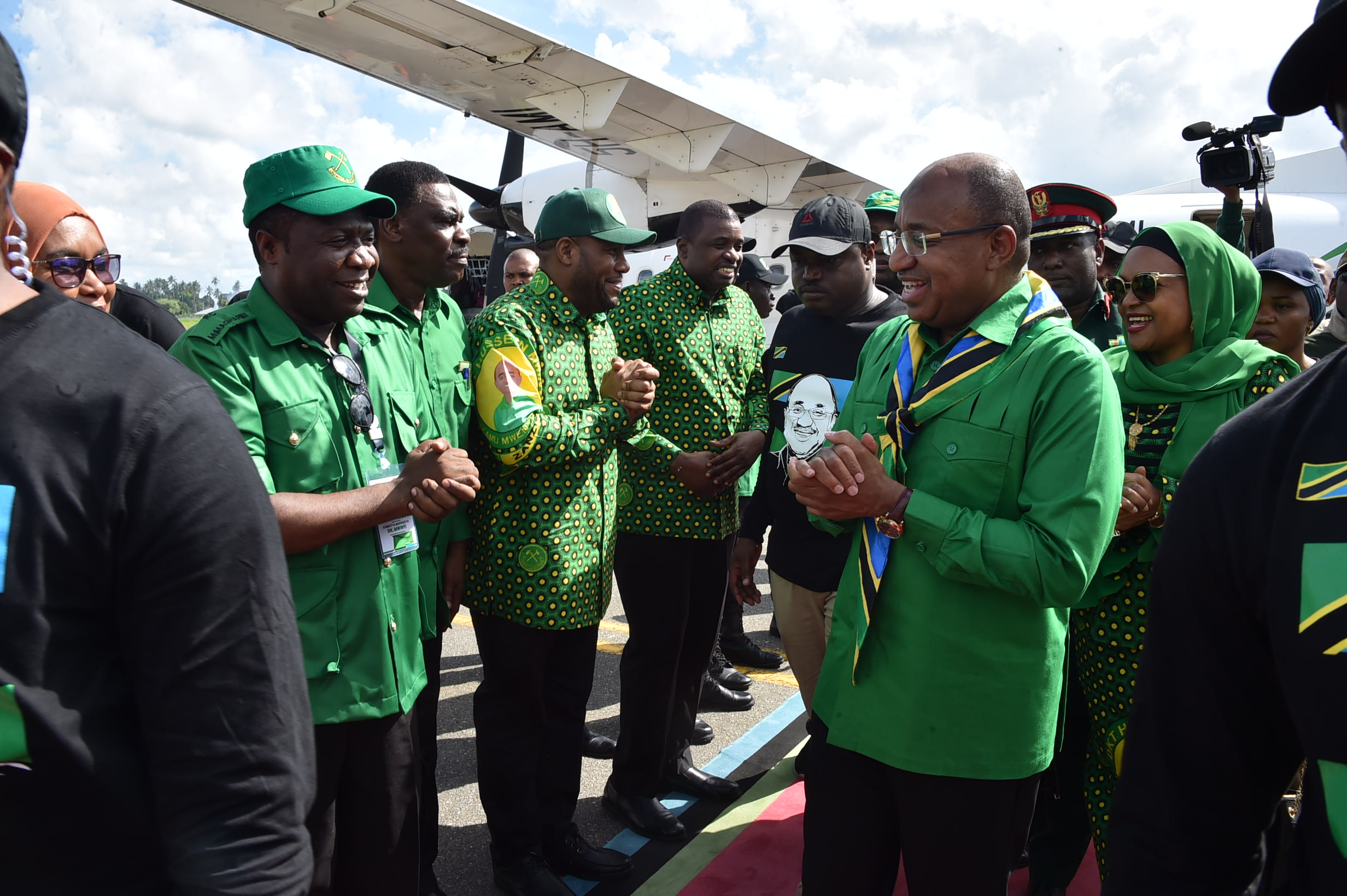 Makamo Mwenyekiti Mstaafu Wa Ccm Zanzibar Na Rais Mstaafu Wa Zanzibar Dk Ali Mohamed Shein